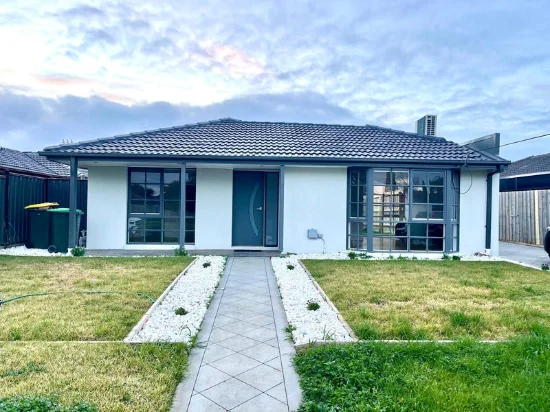 1/2 Rosscommon Pl, Seabrook, Vic 3028