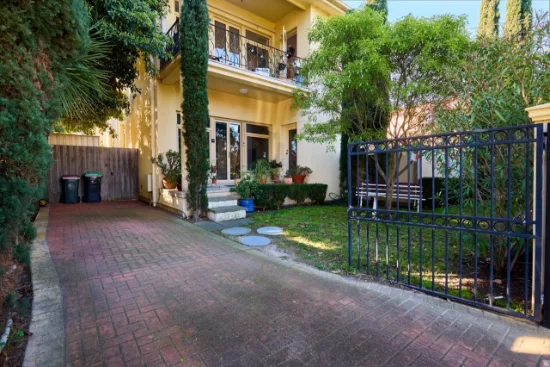 1/295 Rossmoyne Street, Thornbury, Vic 3071