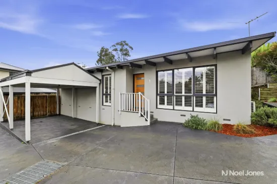 1/3 Akima Terrace, Mooroolbark, Vic 3138
