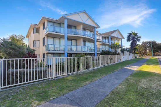 1/3 Beach Road, Hawks Nest, NSW 2324