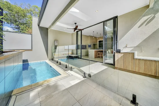 1/34 Salstone Street, Kangaroo Point, Qld 4169 - For Rent