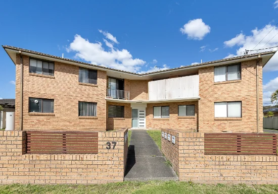 1/37 Roberts Avenue, Barrack Heights, NSW 2528