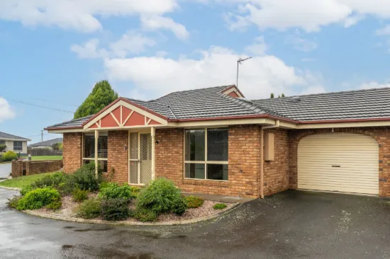 1/4 Anna Place, Devonport, Tas 7310