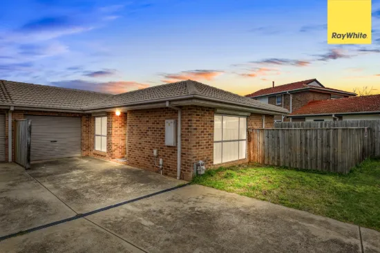 1/4 Asquith Place, Melton West, Vic 3337