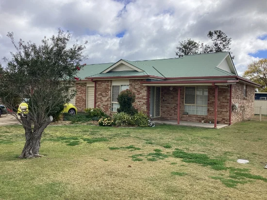 1/4 Bell Place, Warwick, Qld 4370
