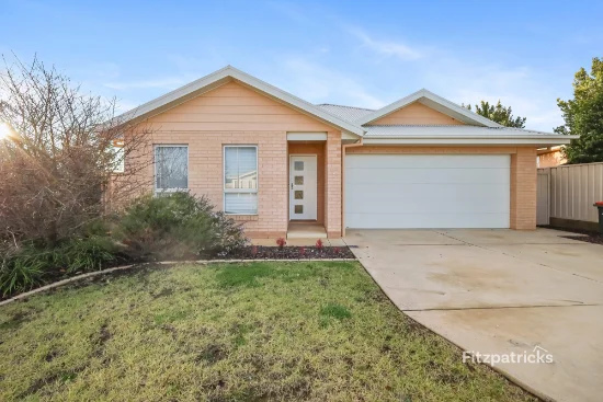 1/4 Muttama Parade, Gobbagombalin, NSW 2650