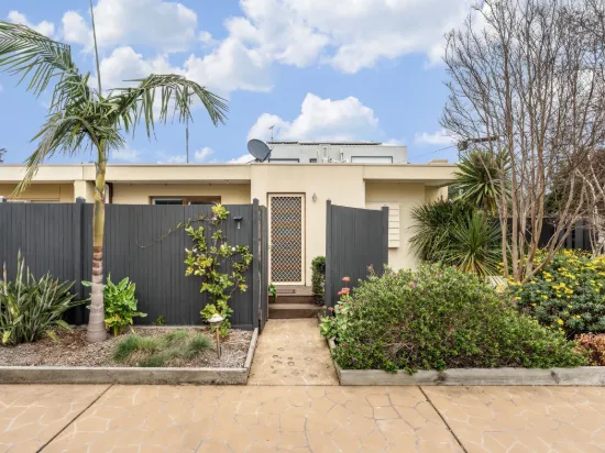 1/4 Radley Street, Mornington, Vic 3931