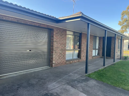 1/4 Wingarra Drive, Grovedale, Vic 3216