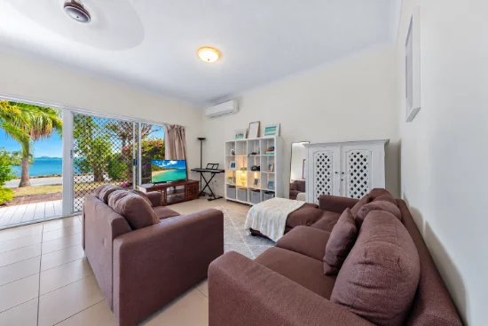 1/42 Coral Esplanade, Cannonvale, Qld 4802