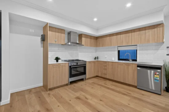 1/512 Heather Grove, Clyde North VIC 3978-Image