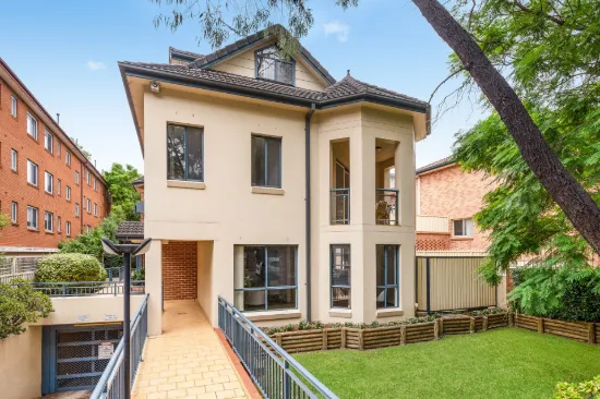 Stylish Three Level Townhouse with Bright Courtyard & Dual Living Zones