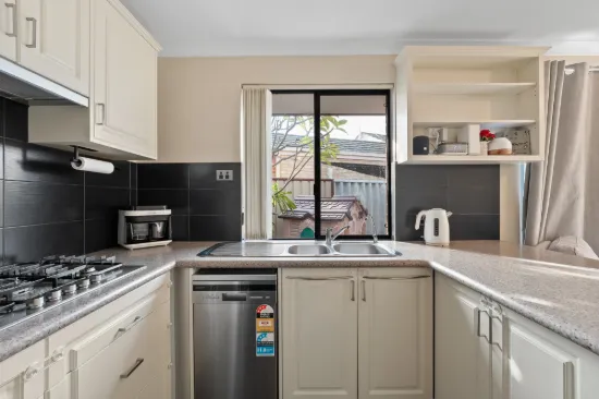 1/6 Mornington Boulevard, Waikiki, WA 6169-Image