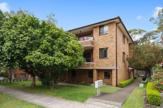 1/60 Hampton Court Road, Carlton, NSW 2218