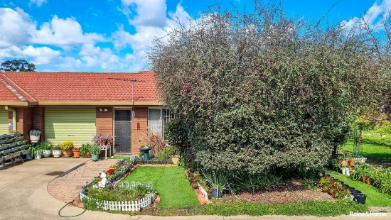 1/61 Blackett Avenue, Young, NSW 2594