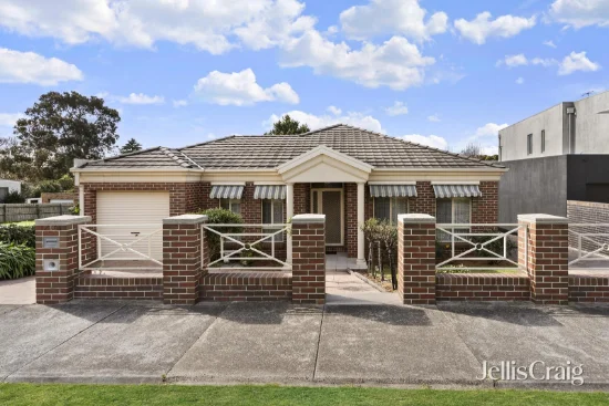 1/64 Carnarvon Road, Strathmore, Vic 3041