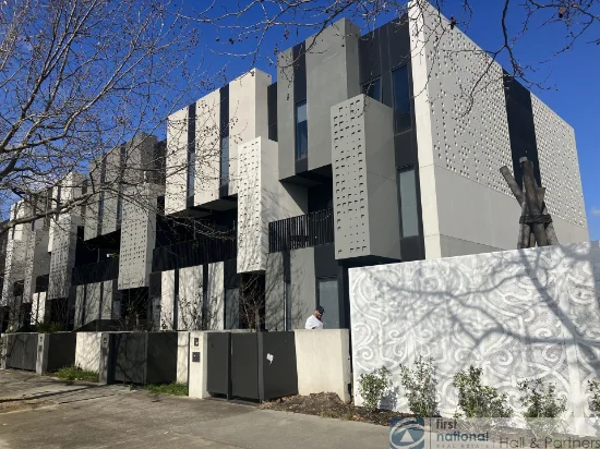 1/68 Cheltenham Road, Dandenong, Vic 3175 - For Rent