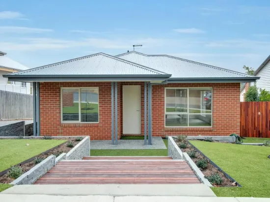 1/70 Hamilton Street, Gisborne, Vic 3437