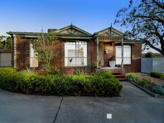 1/70 Saxonwood Drive, Narre Warren, Vic 3805 - Sold