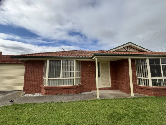 1/8 Deer Street, Deer Park, Vic 3023