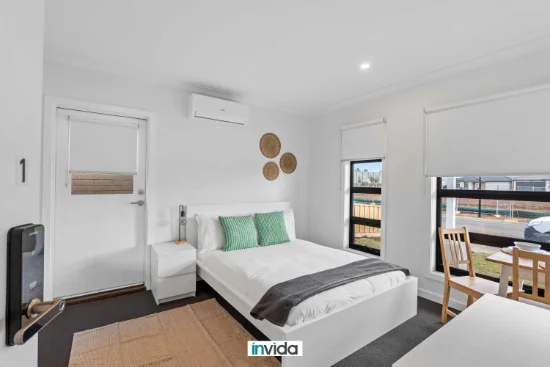 1/8 Peachtree Ave, Deanside, Vic 3336