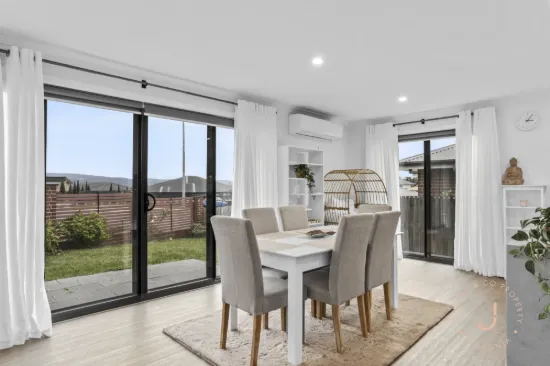 1/8 Penicola Place, Newnham, Tas 7248