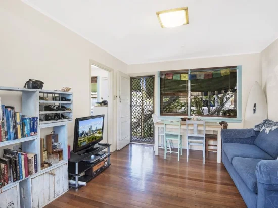 1/9 Nyrang Avenue, Palm Beach, Qld 4221