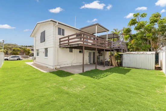 1/9A Prince Street, Urangan, Qld 4655 - For Rent