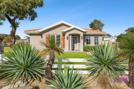 1 Santa Rosa Circuit, Rosebud, Vic 3939