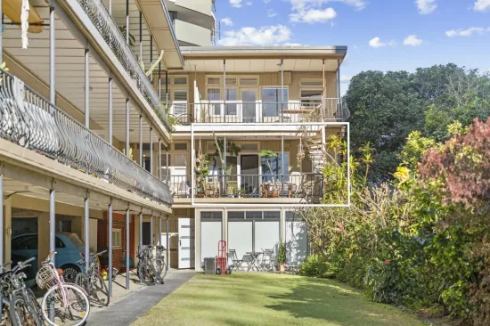 10/14 The Esplanade, Burleigh Heads, Qld 4220