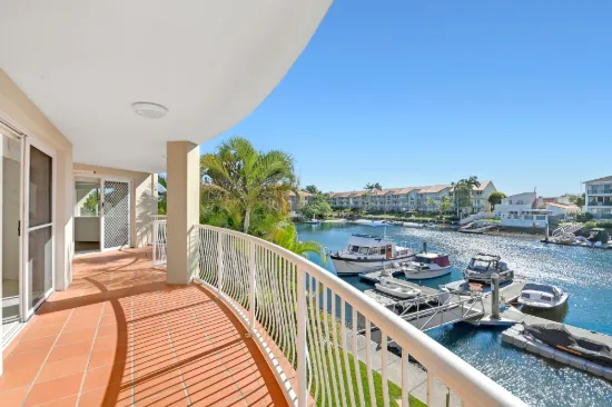 10/20 Canal Avenue, Runaway Bay, Qld 4216