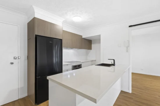 10/27 Chester Terrace, Southport, Qld 4215 - For Rent