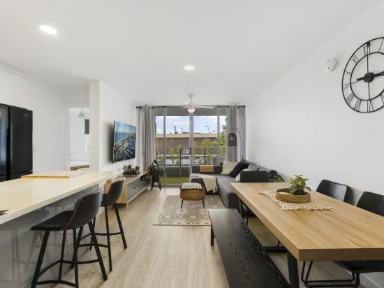 10/58 Frank Street, Labrador, Qld 4215