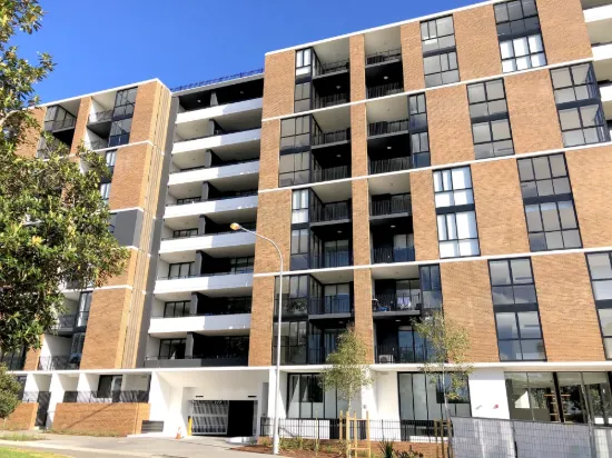 Walk to Station,  Western Sydney University & Westmead Hospital
