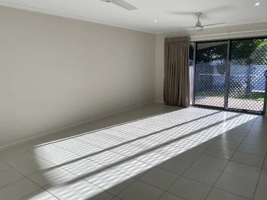 11/74 Makybe Diva Drive, Ooralea, Qld 4740-Image