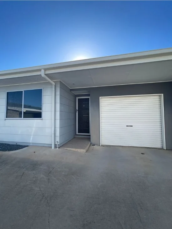 11/8 Hillcrest St, Emerald, Qld 4720