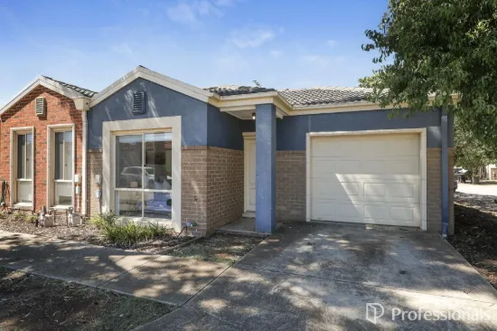 12/17 Crestmont Drive, Melton South, Vic 3338