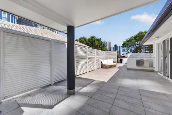 13/10 Rosewood Avenue, Broadbeach, Qld 4218-Image