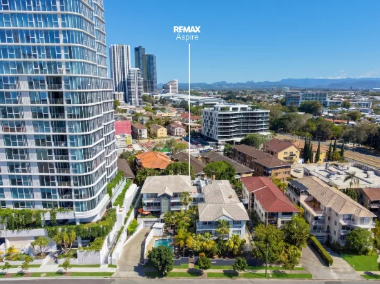 13/10 Rosewood Avenue, Broadbeach, Qld 4218-Image