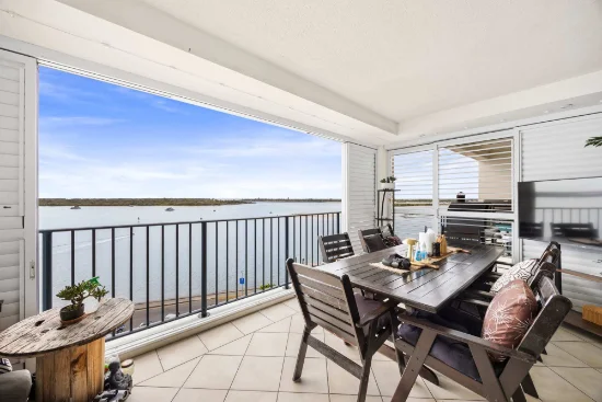 135/326 Marine Parade, Labrador, Qld 4215