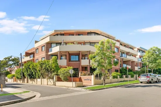 17/1-5 Kitchener Ave, Regents Park, NSW 2143