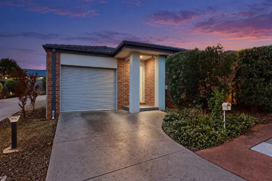 18/11 Hawk Avenue, Pakenham, Vic 3810 - For Sale