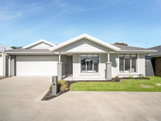 18 Cardiff Circuit, Carrum Downs, Vic 3201