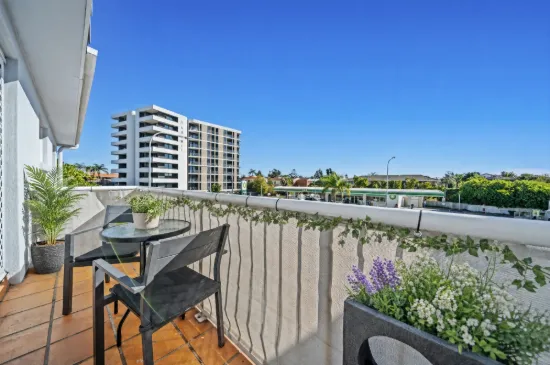 19/12 Whiting Street, Labrador, Qld 4215-Image