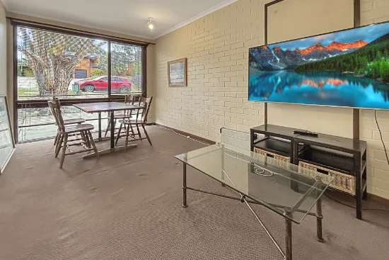 2/1 Cobbon Crescent, Jindabyne, NSW 2627