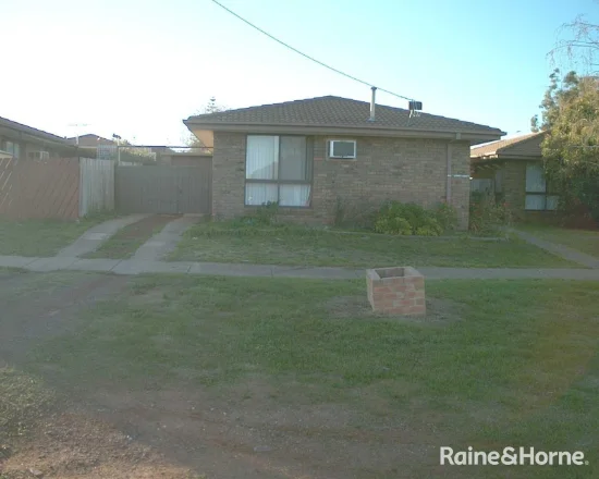 2/1 Smith Street, Melton, Vic 3337