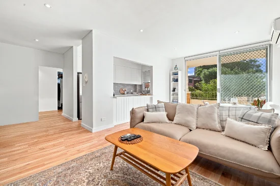 2/10 Hampton Court Road, Carlton, NSW 2218