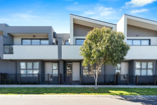 2/10 Mackillop Street, Craigieburn, Vic 3064