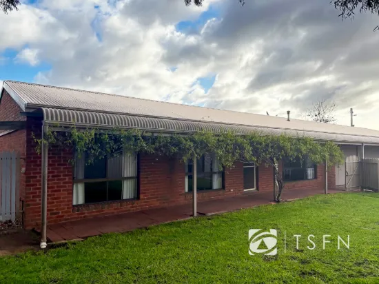 2/10 Pearce Street, California Gully, Vic 3556