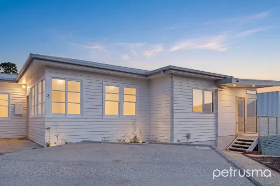 2/107 Derwent Avenue, Lindisfarne, Tas 7015