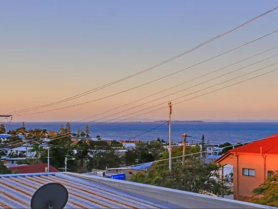 2/11 Arnold Street, Manly, Qld 4179